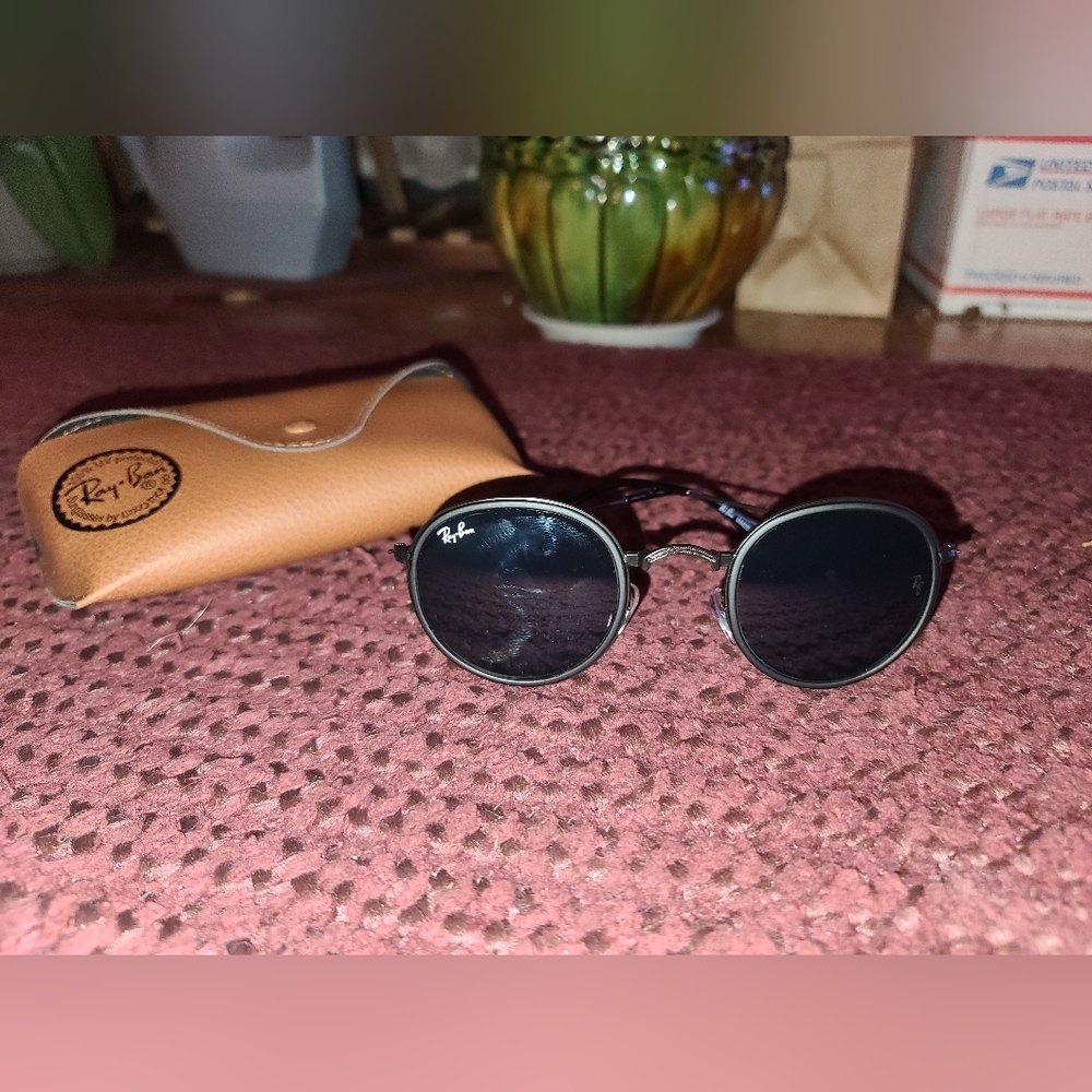 Round lens Ray Bans sunglasses